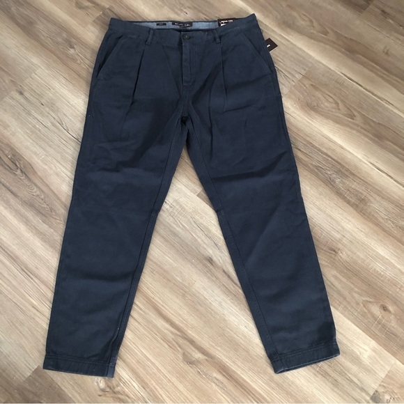 Michael Kors Navy Blue Slim Fit Pant Men Size 34/30 I’m great condition NWT